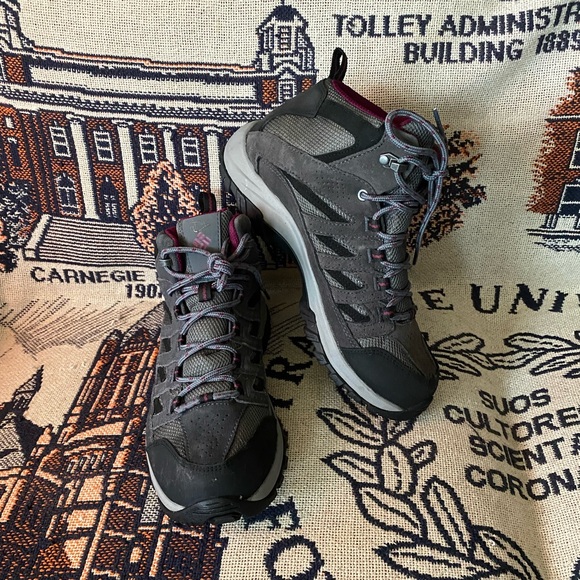 Womens Columbia Crestwood Mid Hiking Boots - Picture 10 of 13